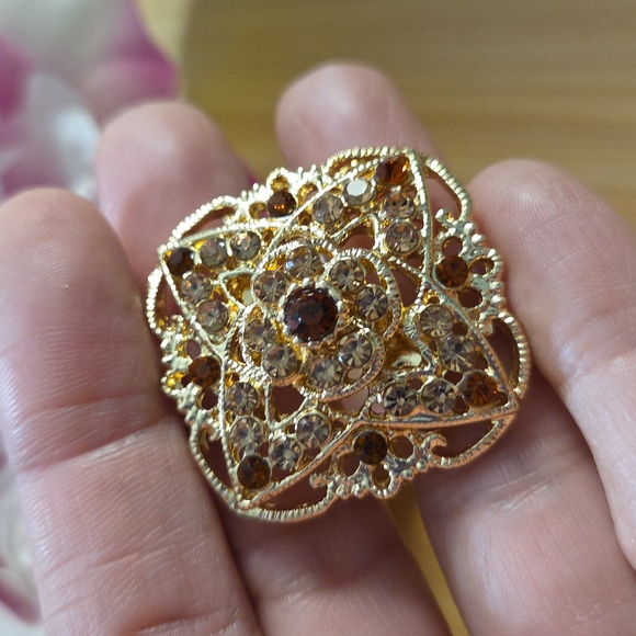 Elegant Gold and Colorful Set of 7 Brooches - Picture 6 of 8